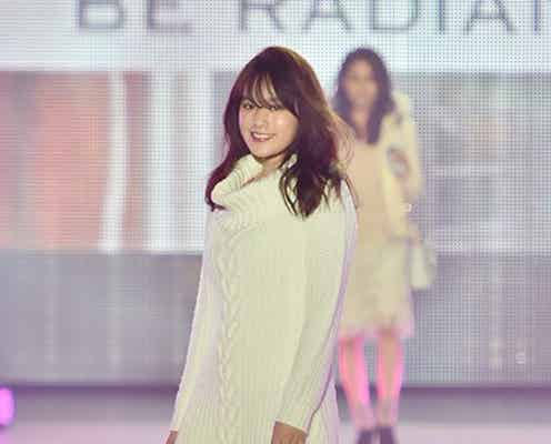 筧美和子、ニーハイ×白ニットワンピの最強モテコーデに視線釘付け<関コレ2015A/W>
