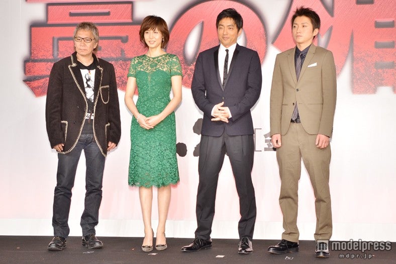 映画「藁の楯（わらのたて）」の完成報告記者会見（左より：三池崇史監督、松嶋菜々子、大沢たかお、藤原竜也）