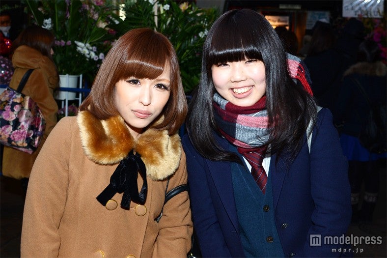 アイメイクを参考にしているという（左から）あーやさん、みみさん