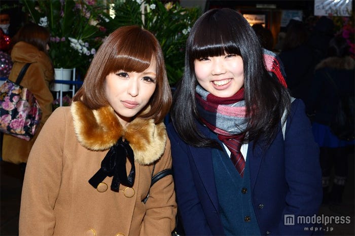 アイメイクを参考にしているという(左から)あーやさん、みみさん