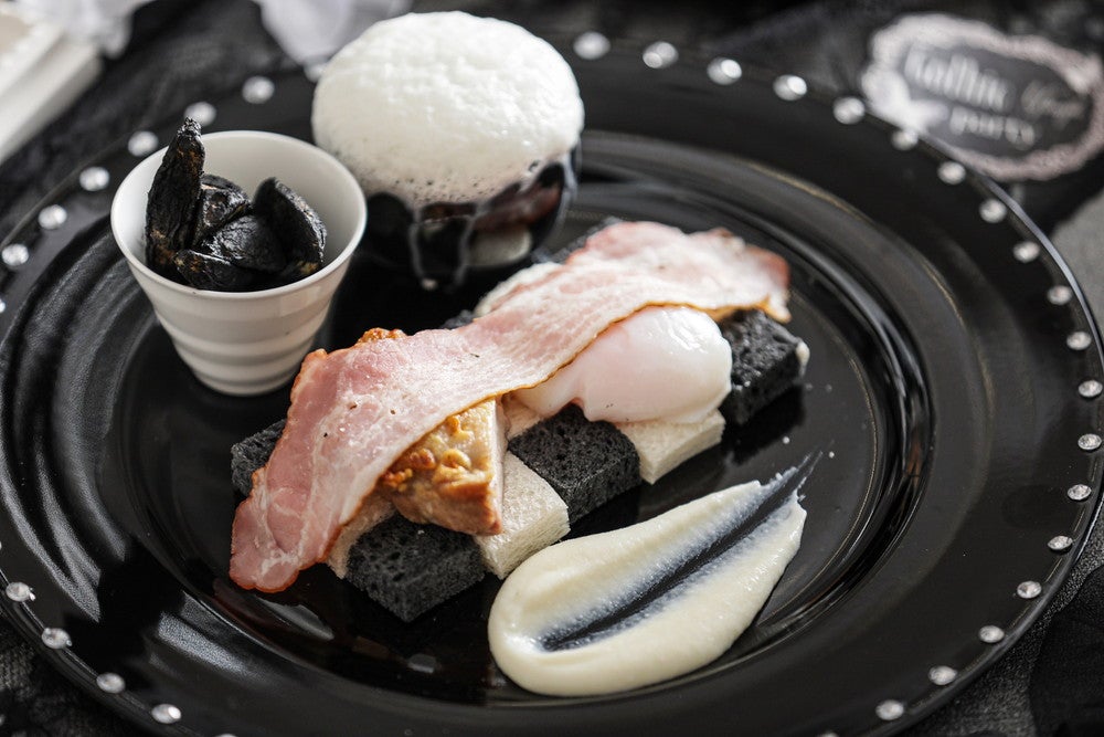 モノクロ・ゴシック スイーツパーティー／画像提供：ベストブライダル