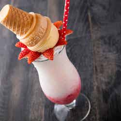 バニラ・ストロベリーパフェ¥2,200/画像提供:ヒルトン東京