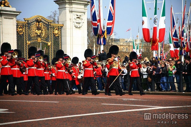 「バッキンガム宮殿」は、衛兵のパフォーマンスが見もの／photo by laszlo-photo