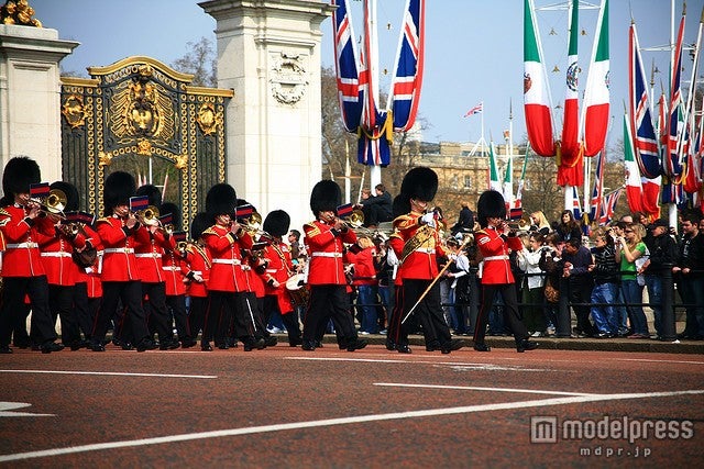 「バッキンガム宮殿」は、衛兵のパフォーマンスが見もの／photo by laszlo-photo
