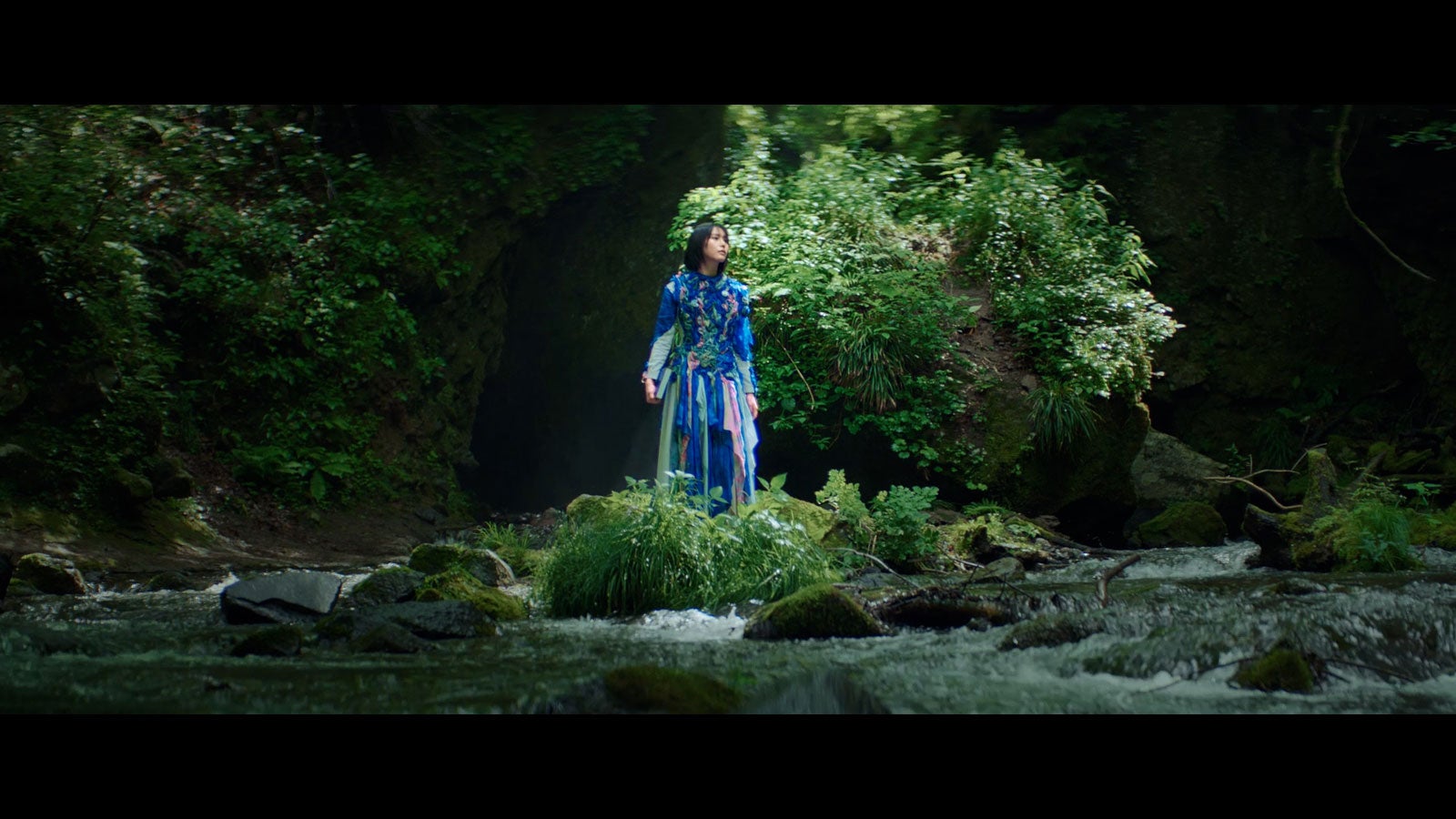 南沙良「Why Epson？自然環境への想い」篇カット（提供写真）