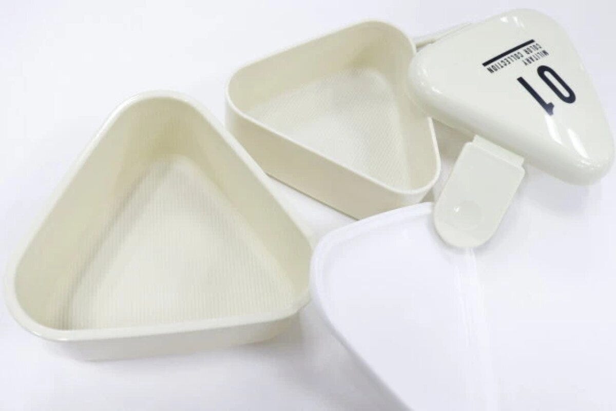 コンパクト ダイソー2段おにぎり弁当箱コンパクト