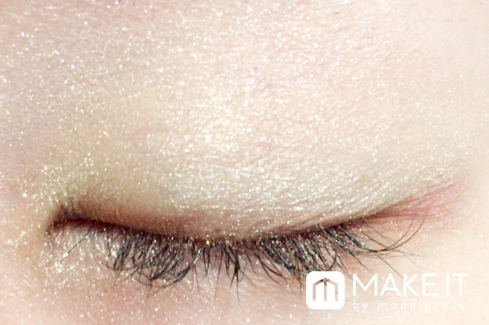 ルナソル／シアーコントラストアイズ／04 Green Coral 使用 (C)メイクイット