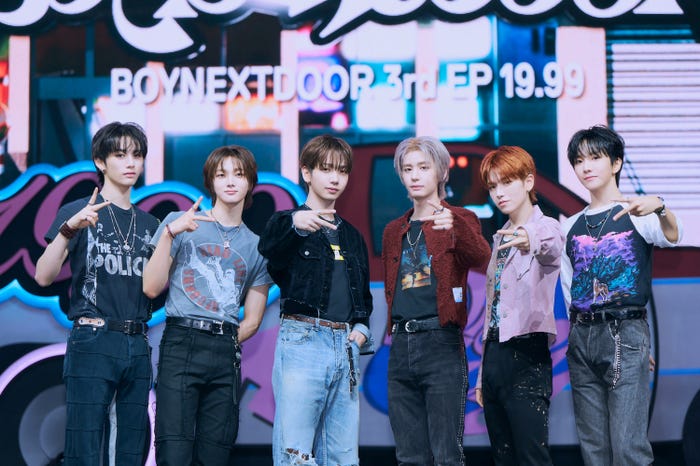 BOYNEXTDOOR(左から)TAESAN、SUNGHO、JAEHYUN、LEEHAN、RIWOO、WOONHAK/BOYNEXTDOOR(C)モデルプレス