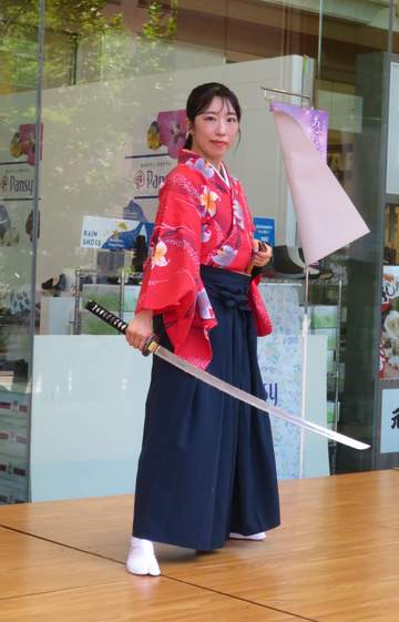 津吹みゆ 炎天下で得意の殺陣披露 ステージから“恋人募集”も「周囲にそのような方がいたら教えて」