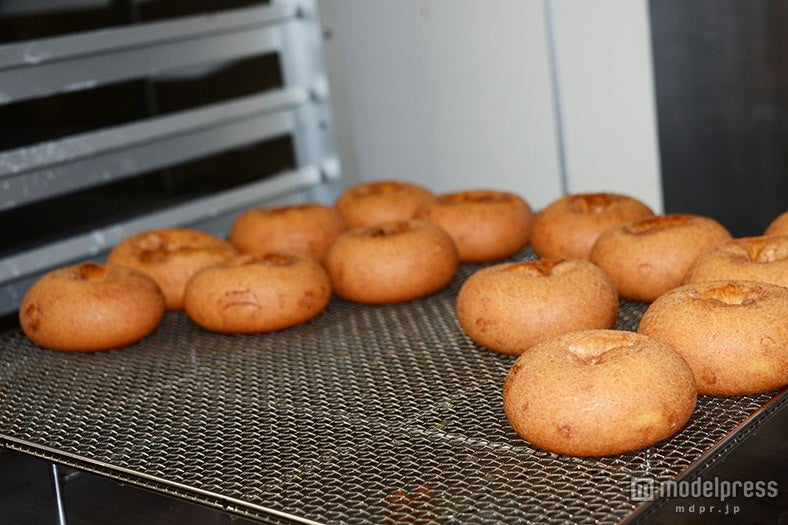 ふんわり揚がった揚げシュードーナツ（C）モデルプレス