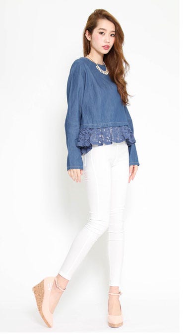 裾ラッセルレースライトデニムブラウス「salus」2,790円(税込)