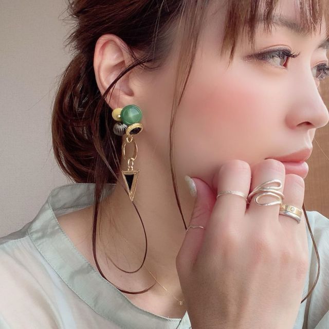 夏の大ぶりピアス は高級ブランドよりプチプラがおしゃれ カジュアルでかわいい大ぶりピアスをご紹介 モデルプレス