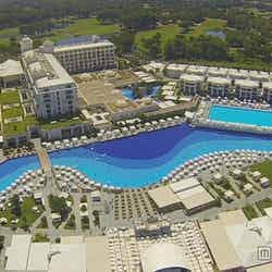 「タイタニックデラックスべレッキ」はホテル内で遊びもショッピングも食事も全て完結するほど設備が充実/画像提供:TBS