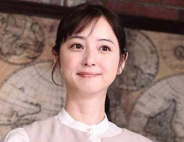 2児ママ佐々木希 ヴィトンのバッグは「母ちゃん」の味方「これで両手を振って走り回ります。笑」シンプル装いに「似合う」「可愛すぎる」