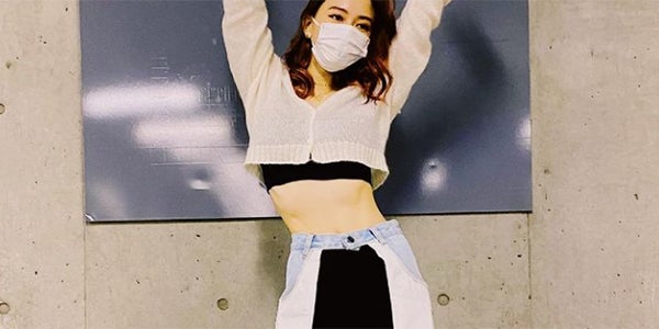 完売 ZARA デニムジャケット ペイント 山本舞香 ダメージ パンダ 山本舞香の“大胆ダメージデニム”が話題沸騰、ブランドは？BLACKPINK