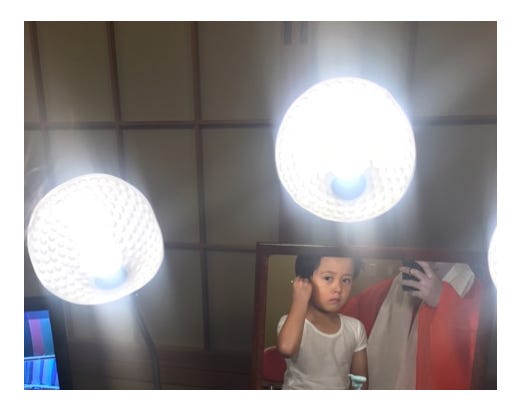 楽屋での勸玄くんの様子/市川海老蔵オフィシャルブログ(Ameba)より