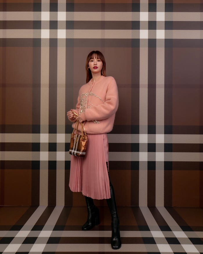 鈴木えみ(C)Courtesy of Burberry