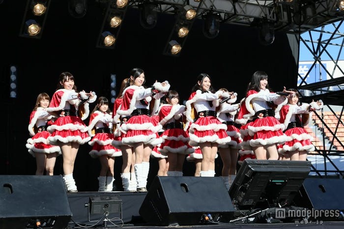 全7曲を熱唱したAKB48(C)AKS