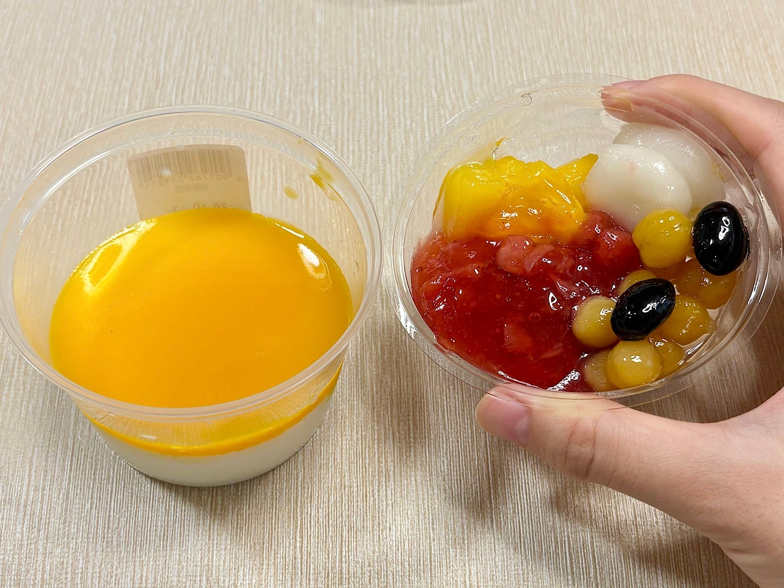 ミルクプリンと5種類の具材を混ぜ合わせていただきます