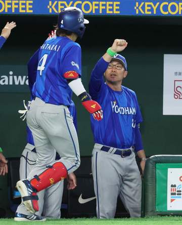 DeNA 相川亮二監督「あそこまで持って行ってくれた」度会の一撃に目を細める 大きかった初回の先制弾「本当に牧らしい」