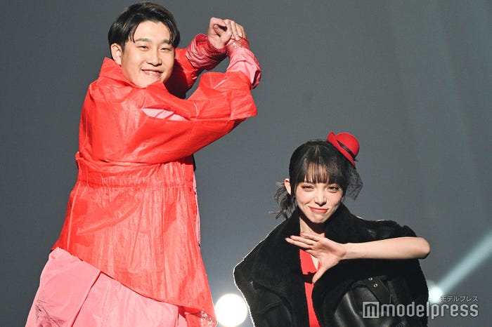 小園海斗選手、渡辺リサ(C)モデルプレス