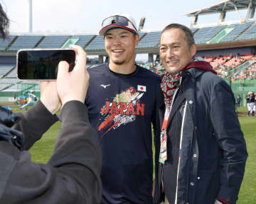 侍J・佐藤輝 18日ライブBPへ着々準備 今合宿初の特打「いい球を見て慣れていきたい」