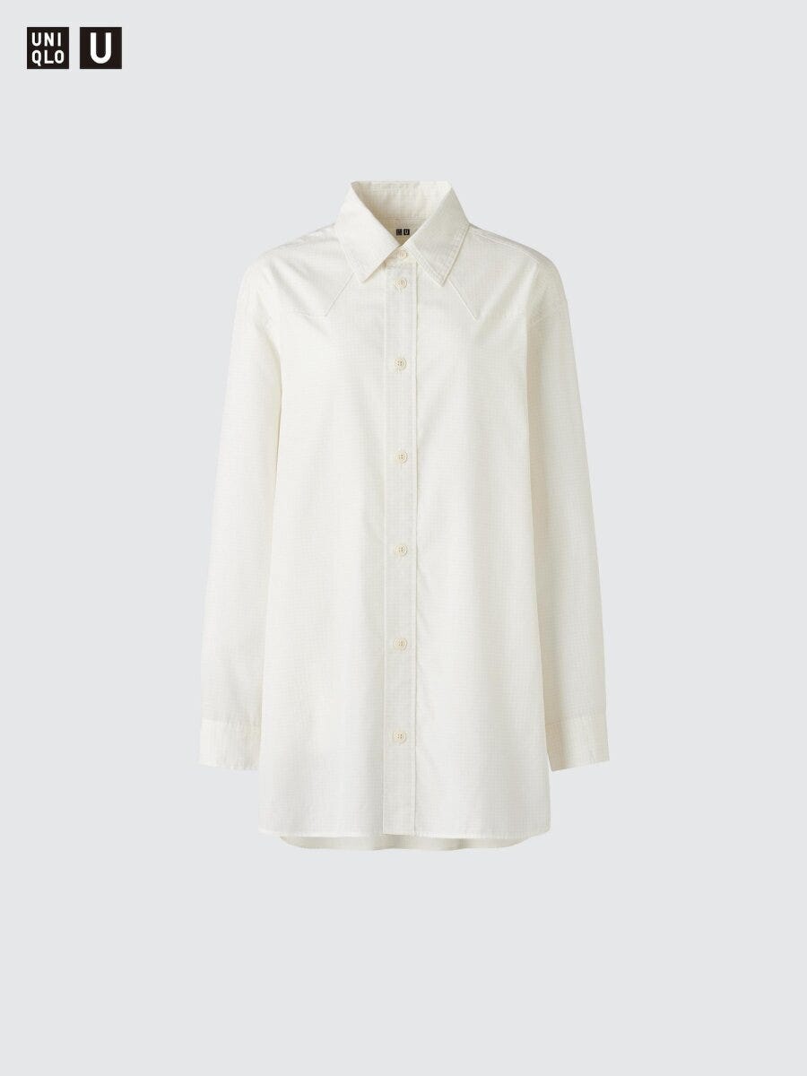白い無地のシンプルな長袖ロングシャツ