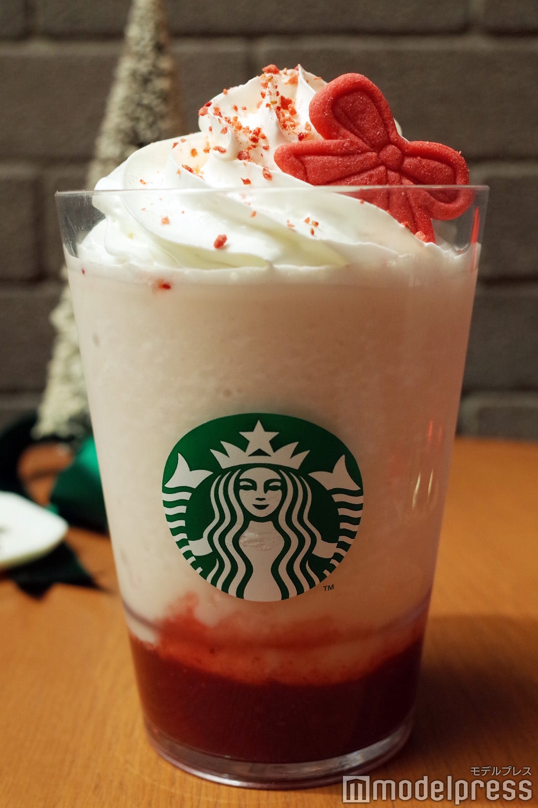 ストロベリー & ジョイフルメドレー ティー フラペチー（C）モデルプレス