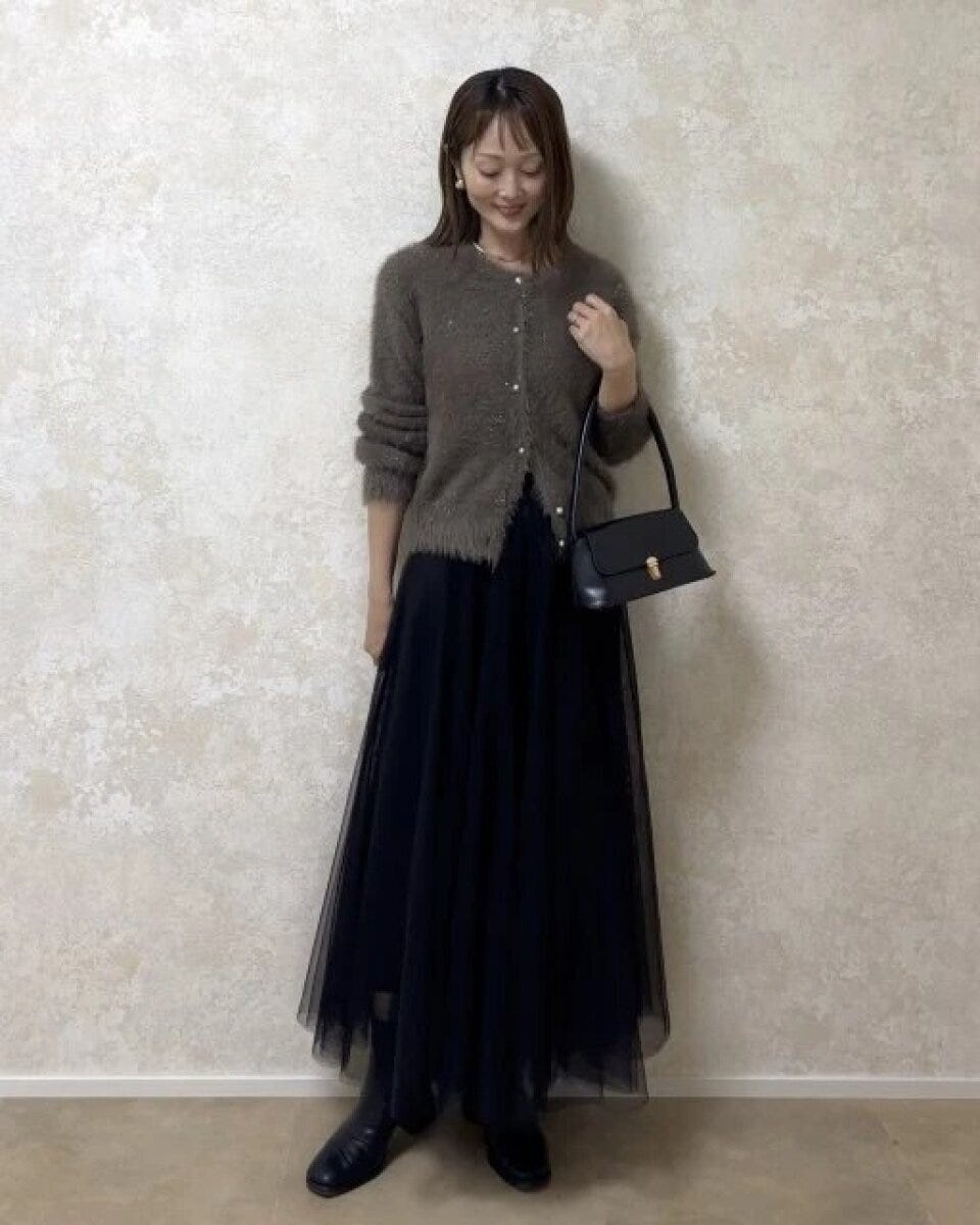 guシャイニークルーネックカーディガン着回しフェミニンコーデ