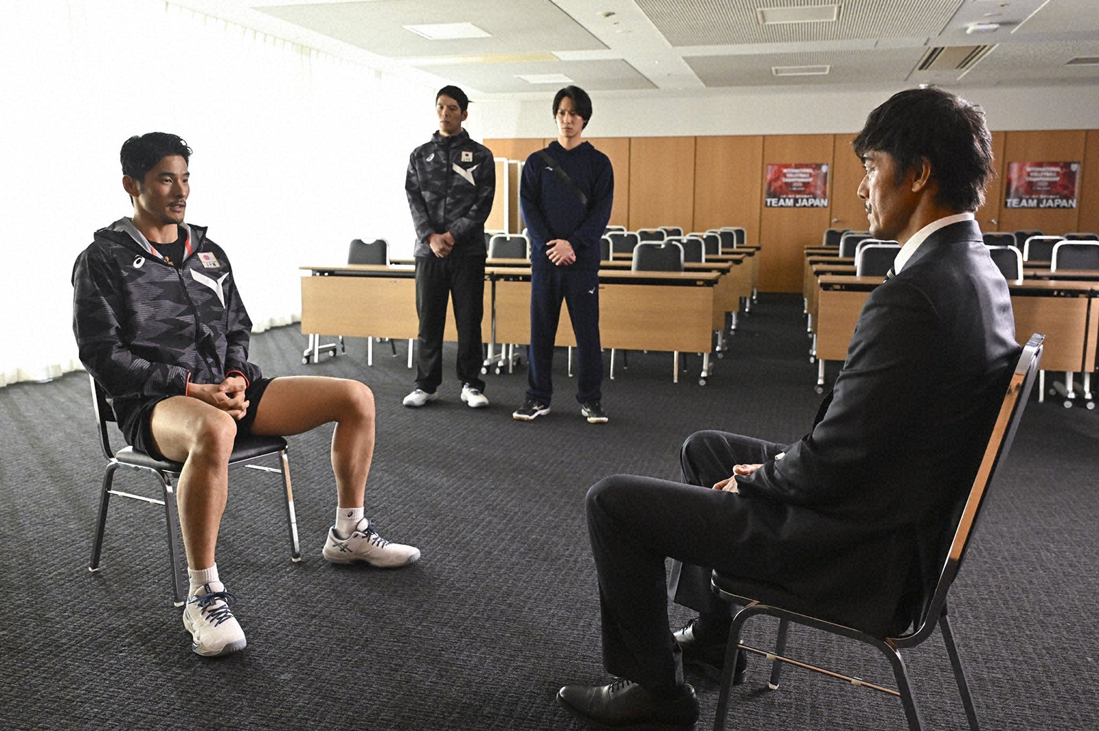 鈴木貴之、阿部寛「キャスター」第2話（C）TBS