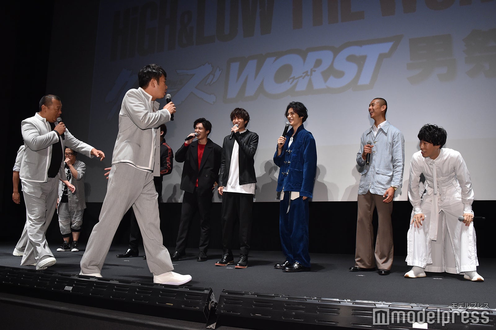 TKO＋スキンヘッド軍団がサプライズで登場 （C）モデルプレス