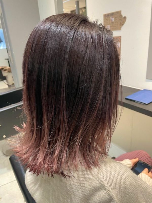 毛先ピンクがとっても可愛い 大人女子にしてほしい柔らかなポイントヘアカラー モデルプレス