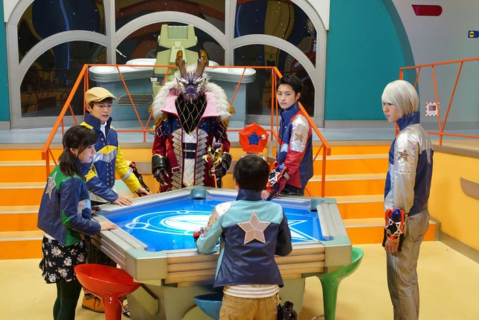 「宇宙戦隊キュウレンジャー Episode of スティンガー」より(C)2017 東映AG・東映ビデオ・東映 (C)2017 テレビ朝日・東映AG・東映
