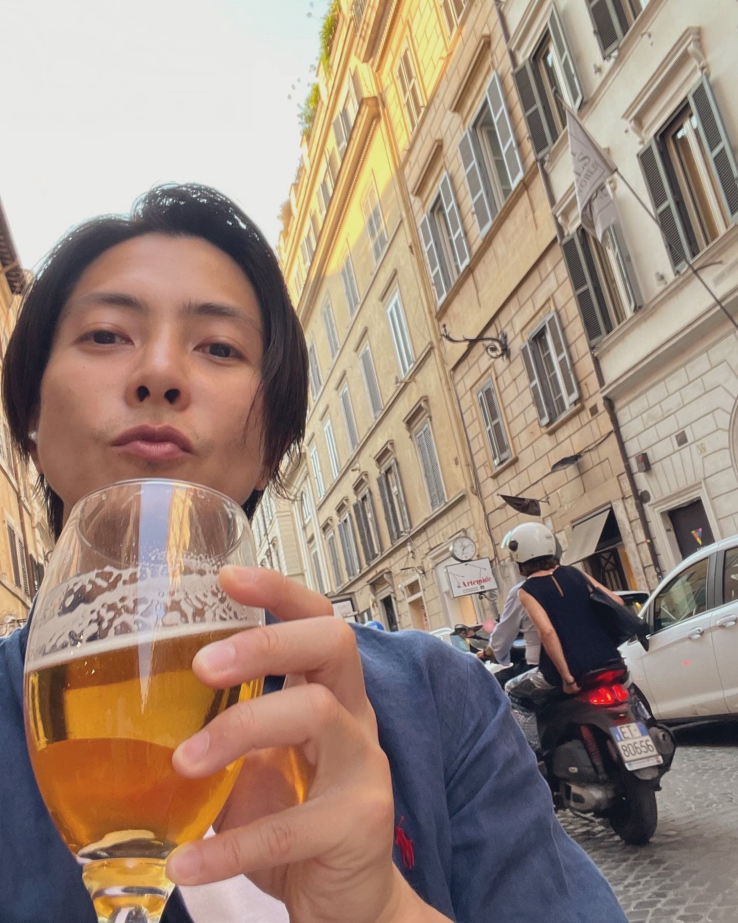 山下智久、スペインでオフ満喫 飲酒姿＆近況報告に反響「一緒に飲みたい」「かっこよすぎ」