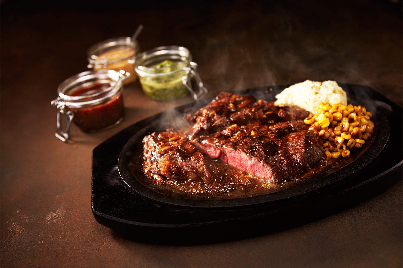 付け合わせを5種類から2種類選ぶ／画像提供：ベイクルーズ