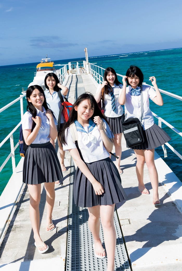 (左上から時計回り)麻生果恩、エイミー、石井優希、蓬莱舞、松島かのん(C)Takeo Dec./集英社