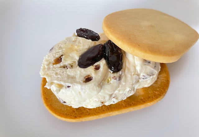 密醇バターサンドラムレーズン