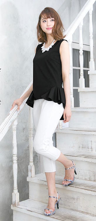 裾フリル切替タンクチュニックトップス「神戸レタス」2490円（税込）