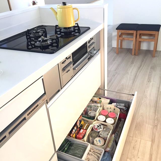 100均 キッチンの引き出し収納術をご紹介 かさばらずに出し入れしやすい方法 モデルプレス 100均 キッチンの引き出し収納術をご紹介 かさばらずに出し入れしやすい方法 モデルプレス