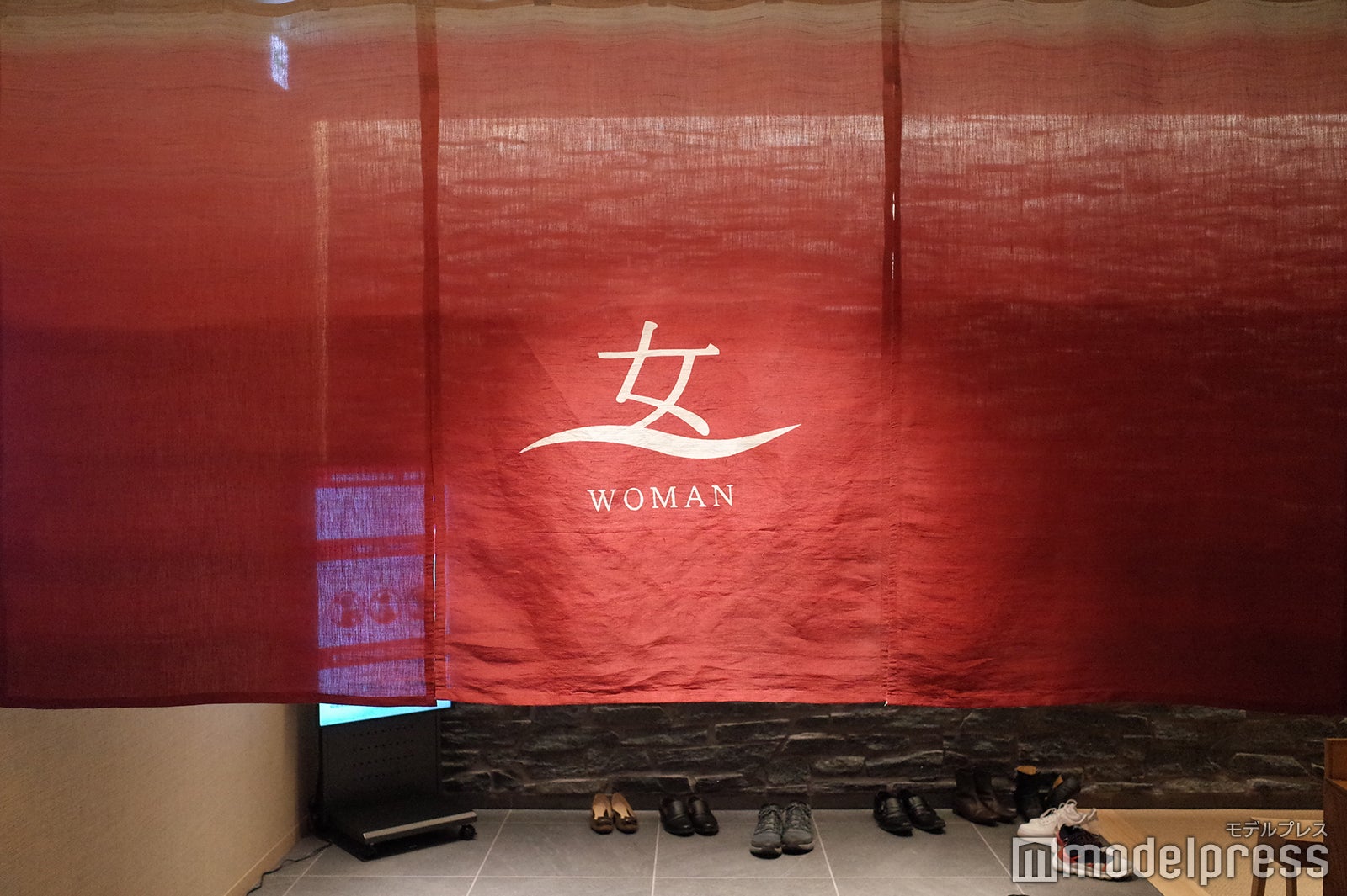 宙湯（女湯）（C）モデルプレス