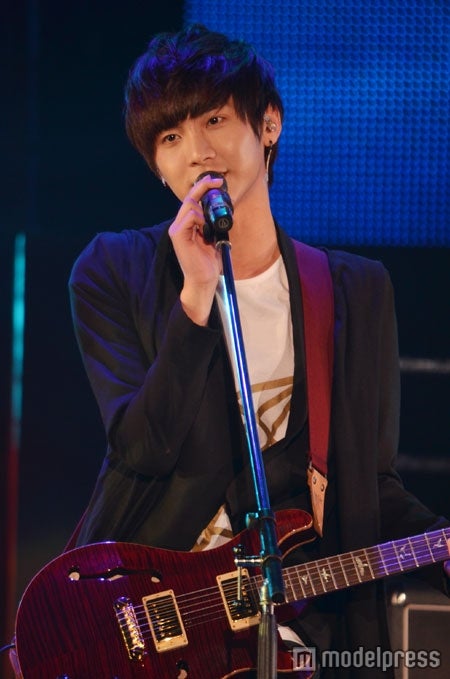 ソン・スンヒョン（ギター＆ボーカル）