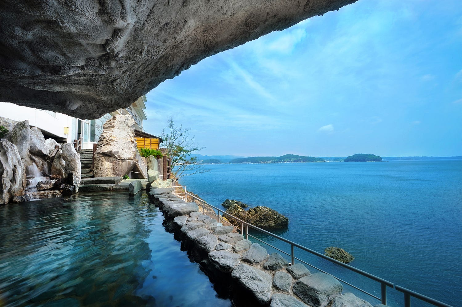 絶景露天風呂が自慢!宮城「南三陸ホテル観洋」で贅沢な大人の寛ぎ旅