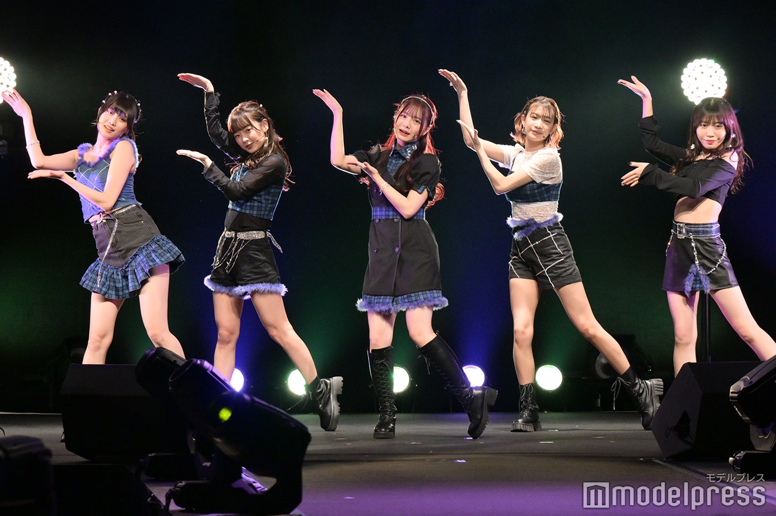 NAVIAR （C）モデルプレス