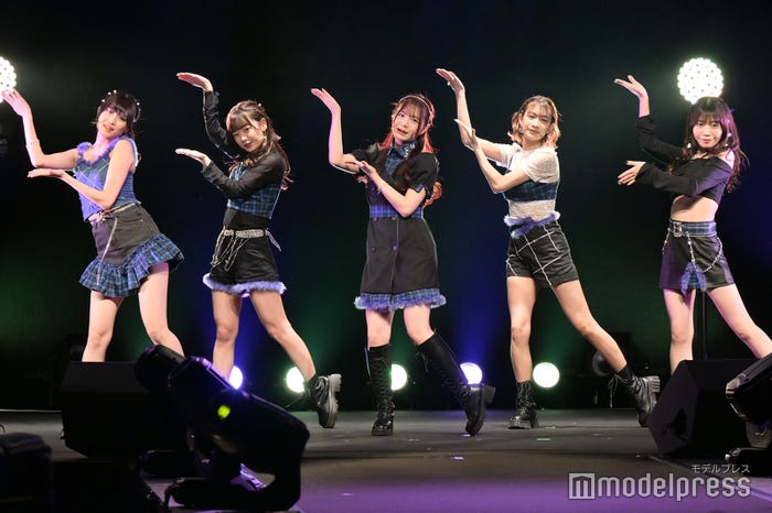 NAVIAR (C)モデルプレス