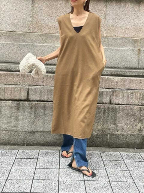 レディース 夏 ブラウン コーディネート レディース コーディネート コーデ 着こなし おすすめ オススメ トレンド コツ おしゃれ お洒落 オシャレ 2022 夏 ブラウン ワンピース デニム ジーンズ レイヤード サンダル トングサンダル