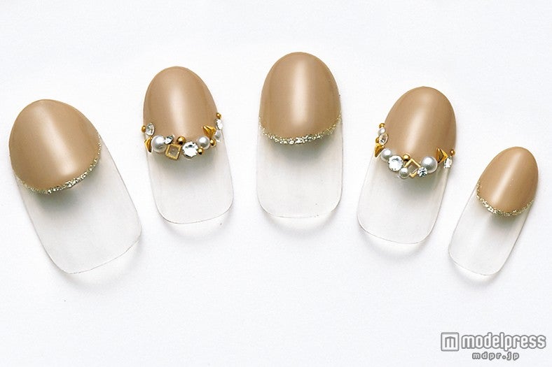 指を長くキレイに見せてくれる、オトナ女子の秘密（画像提供：「Ray」4月号、主婦の友社）