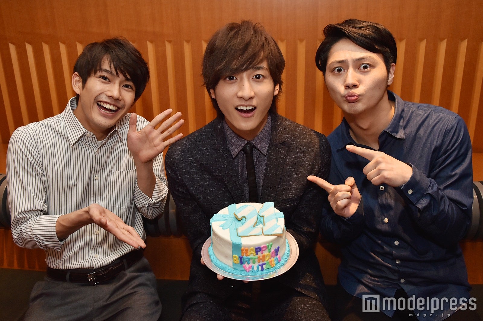 （左から）吉村卓也、小関裕太、伊藤直人（C）モデルプレス