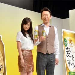前田敦子(左)と布袋寅泰(右)
