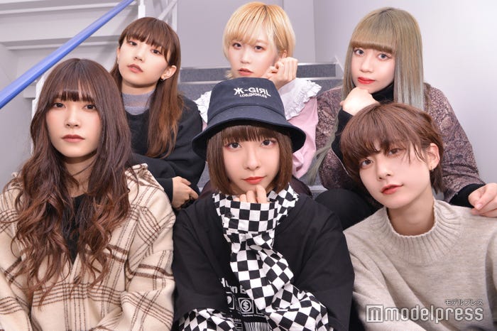 (後列左から)MAHO EMPiRE、MAYU EMPiRE、MiDORiKO EMPiRE(前列左から)YU-Ki EMPiRE、NOW EMPiRE、MiKiNA EMPiRE(C)モデルプレス