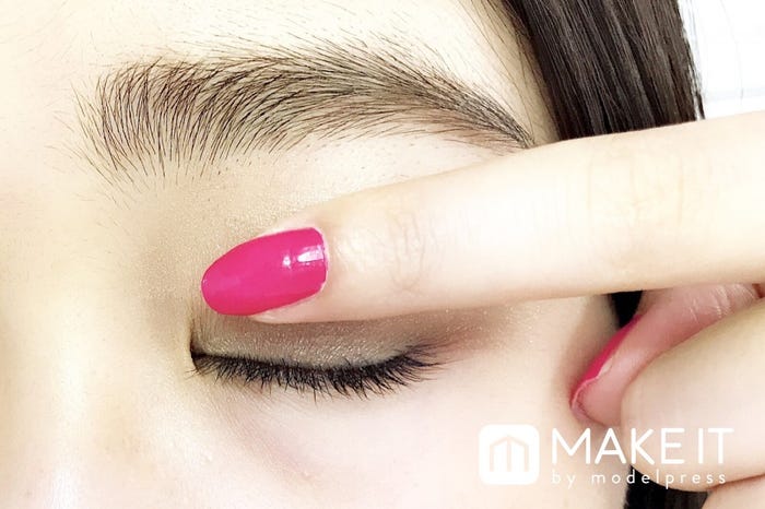 ブロンザーを重ねてツヤっぽく (C)メイクイット